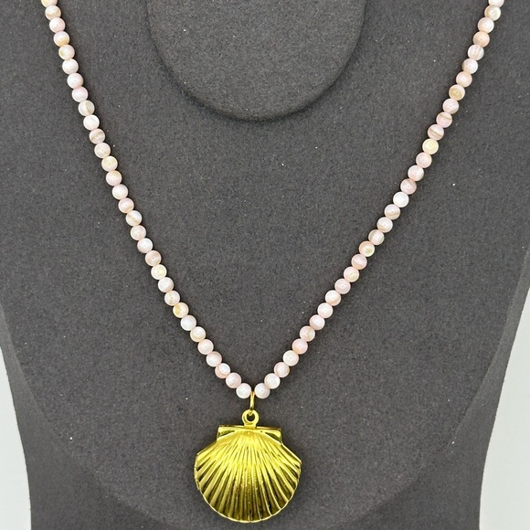 Light Pink Shell Beaded Necklace with Plastic Gold Tone Shell Locket Pendant - Picture 7 of 13